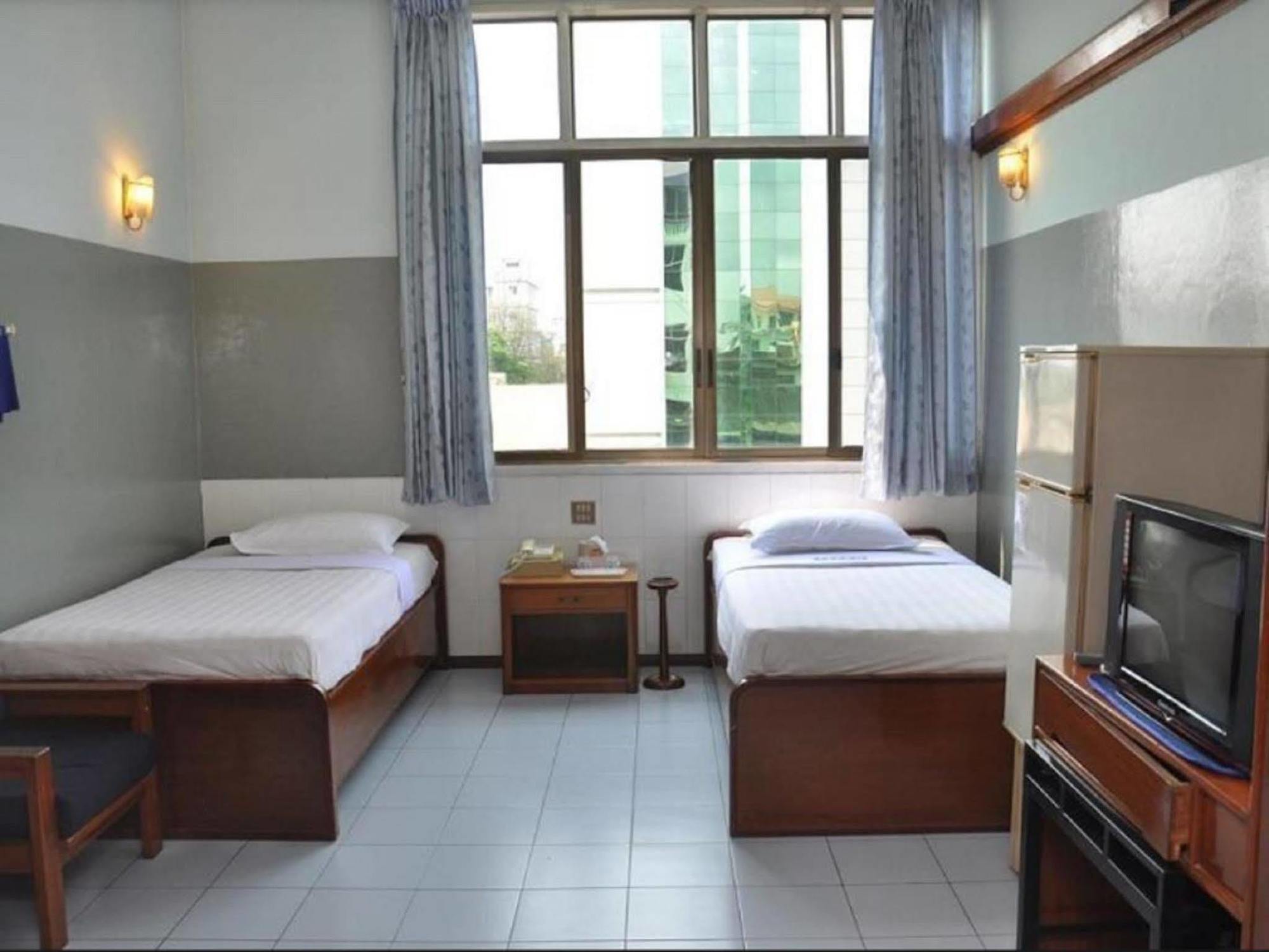 Fortune Hotel มัณฑะเลย์ ภายนอก รูปภาพ